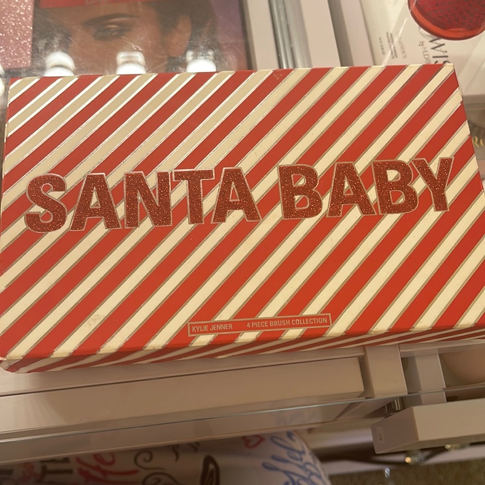 Limited addition Kylie Jenner Christmas brush
